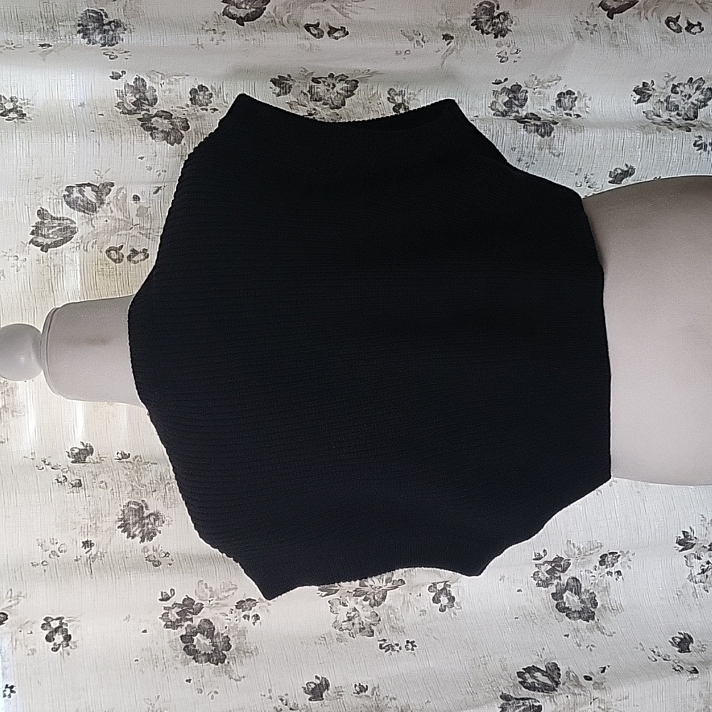 Top - Picture 2 of 4